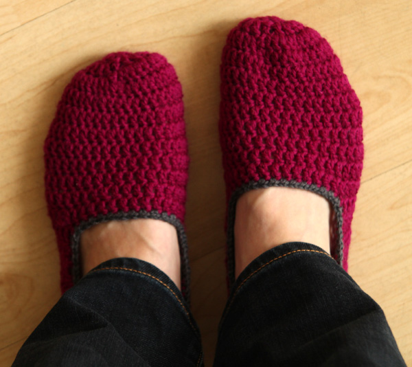 Zoom Yummy's simple crochet slippers 