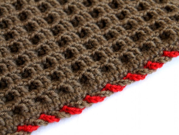 Crochet potholder twisted edging