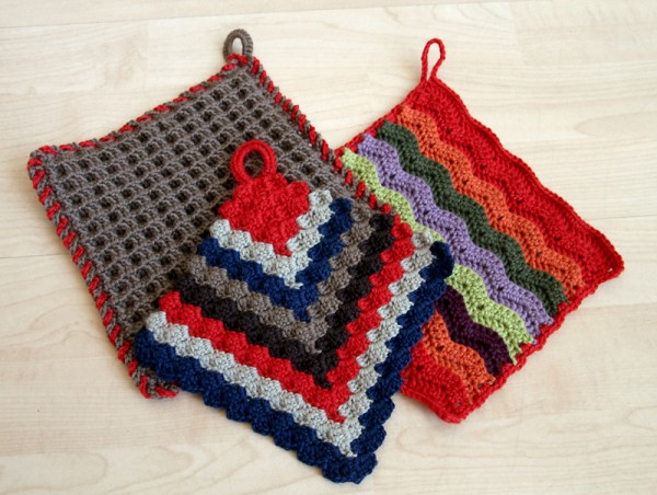 My growing collection of potholders made from the book "Patalappuja á la Carte"