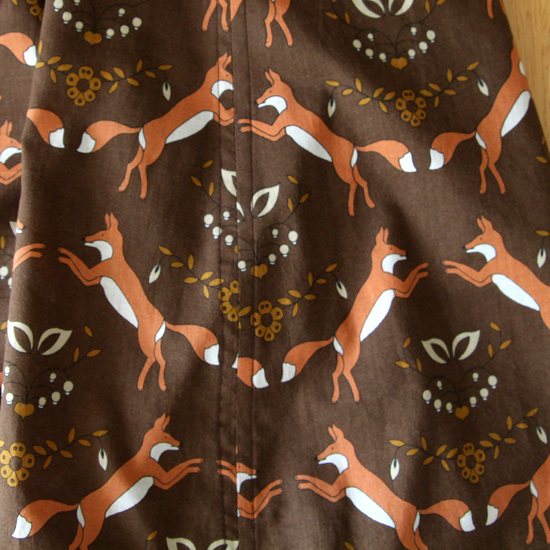 Horizontal matching of the pattern on a skirt side seam