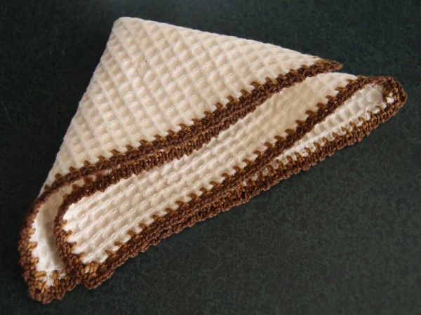 Crochet border on a washcloth