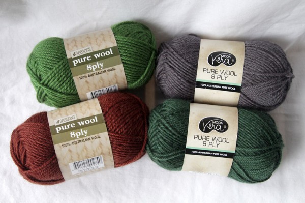 four balls of yarn comparing 4 Seasons and Moda Vera brands