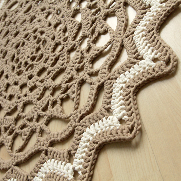 Close-up of the doily rug pattern