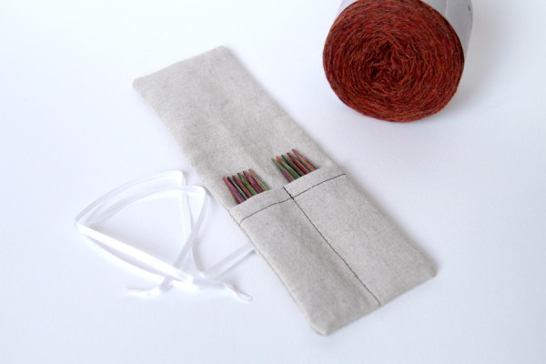 Short double pointed knitting needle pouch