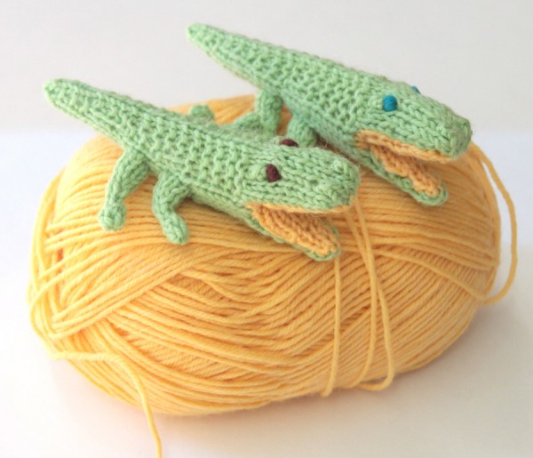 Knit alligators
