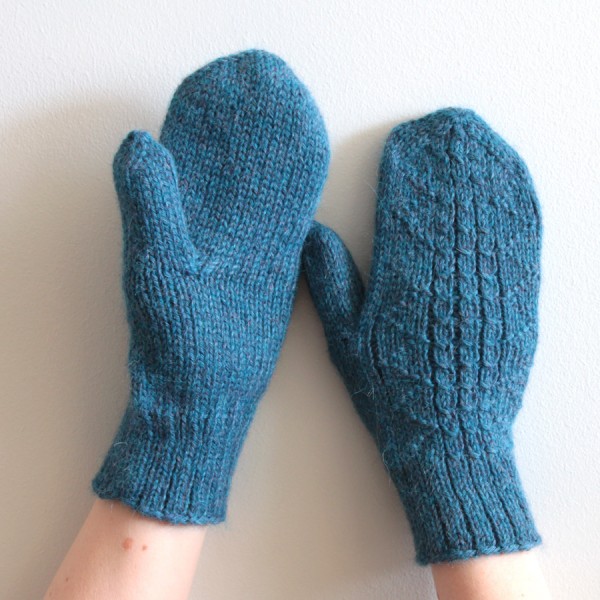 Lightly textured knit mittens