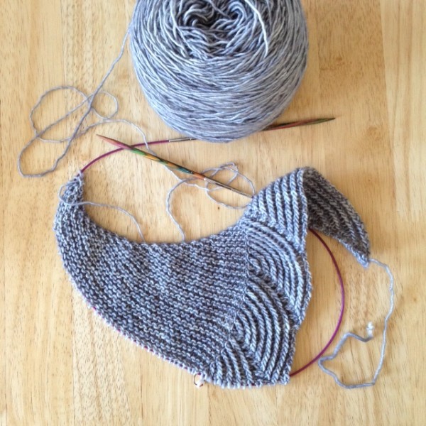 Viuhka shawl on the knitting needles